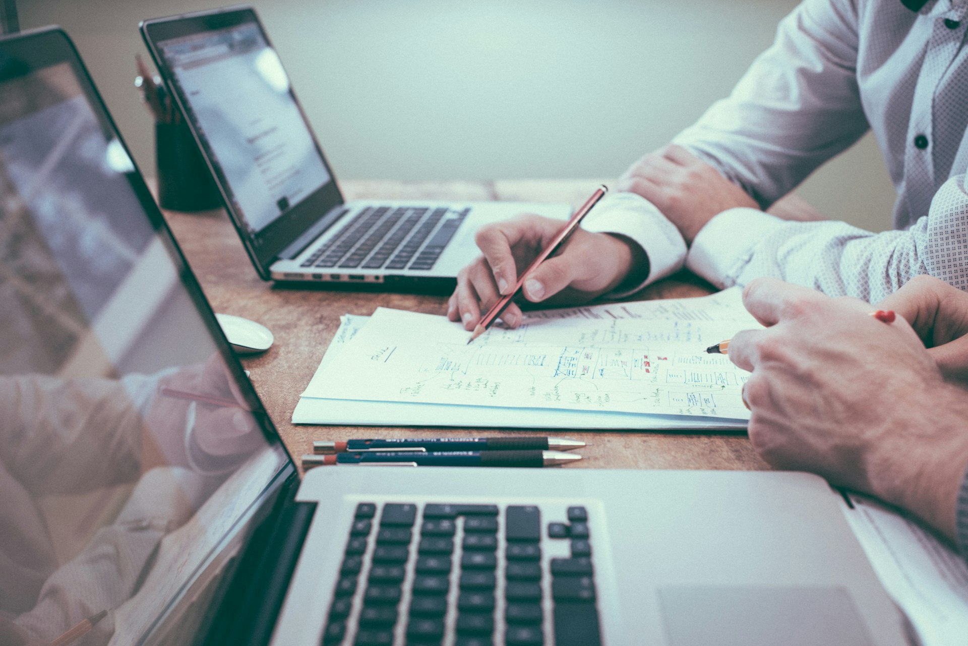 Conseiller en gestion de patrimoine SLR Consulting accompagnant un client à Tours